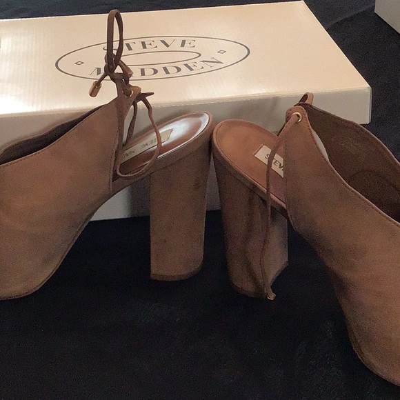 Shoes - Picture 2 of 4